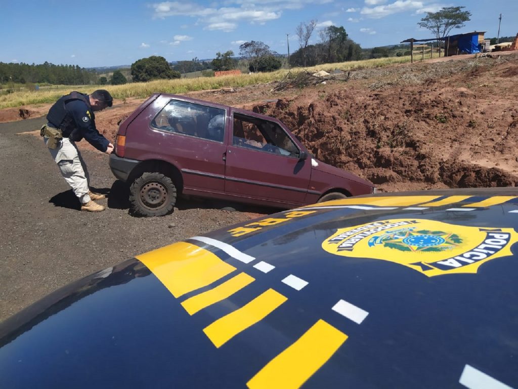 Após perseguição, PRF prende dois homens transportando 32 quilos de maconha em Icaraíma; Veja o vídeo