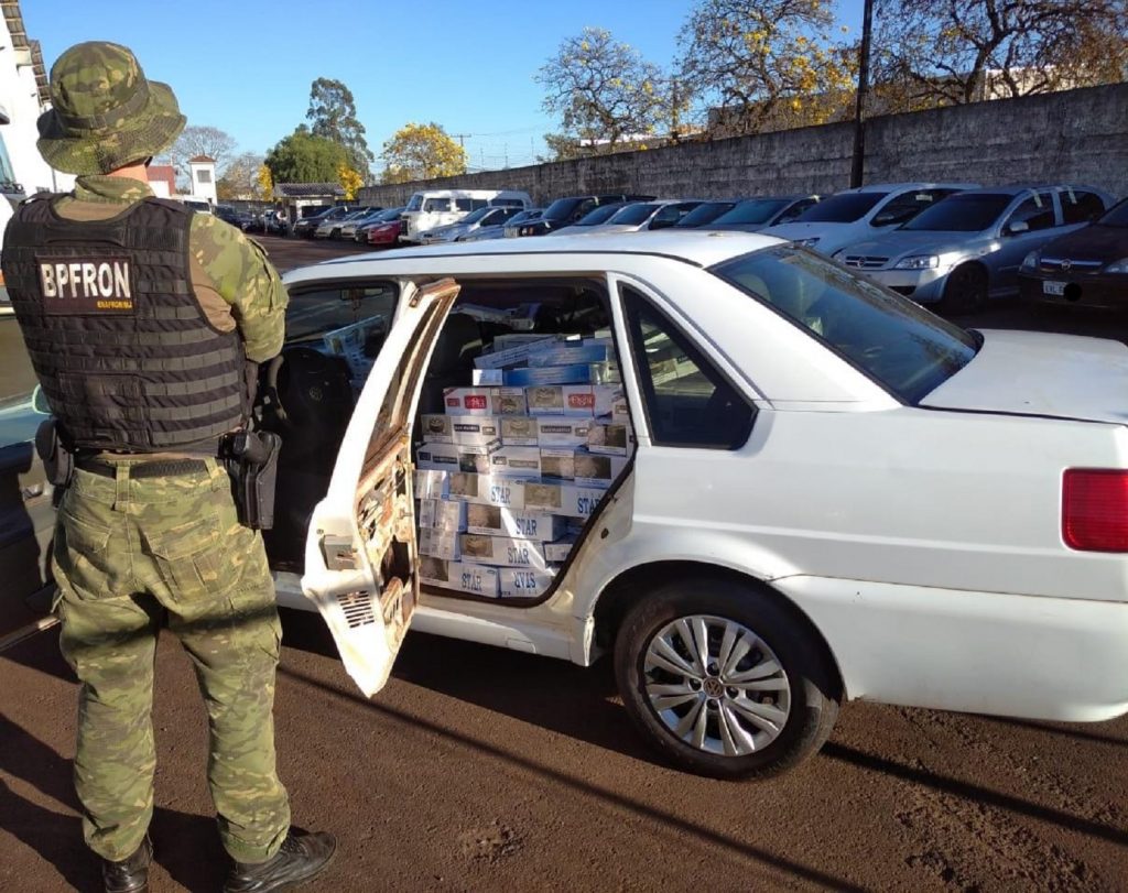 BPFron apreende veículo carregado com cigarros contrabandeados em Nova Santa Rosa