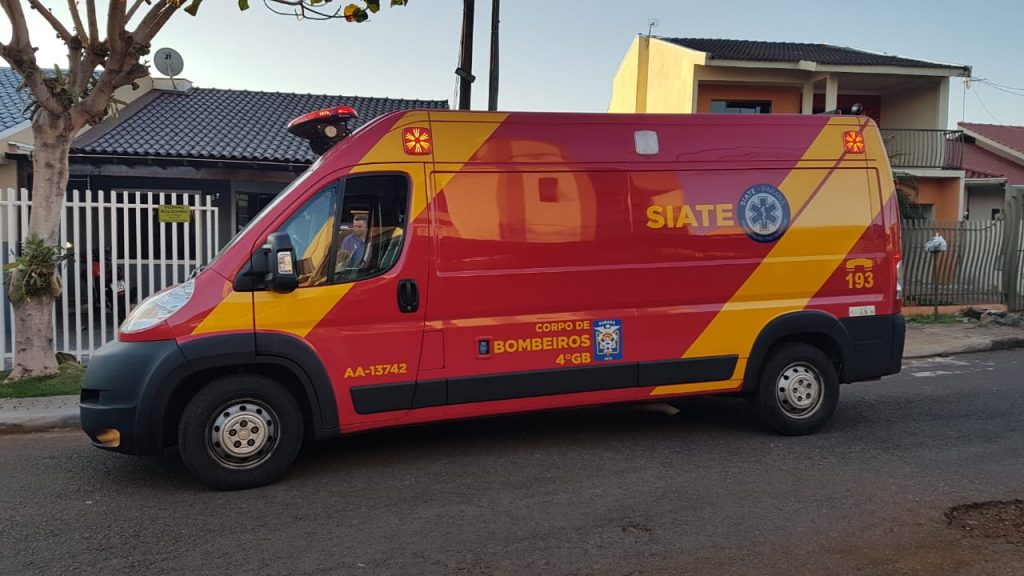 Idosa de 80 anos cai dentro de casa e é socorrida pelo Siate no Bairro Parque Verde
