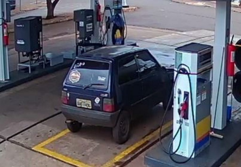 Veículo Uno com placas AHF-1426 foi furtado no Bairro Brasília