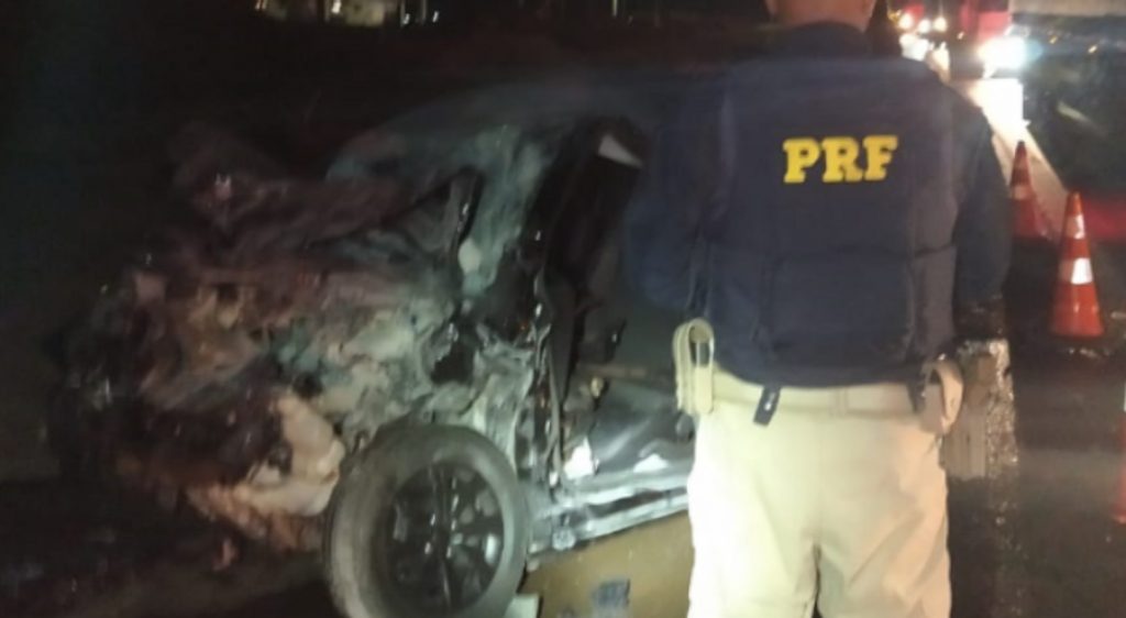 Forte colisão frontal entre veículos deixa duas vítimas graves na BR-277 em Guarapuava