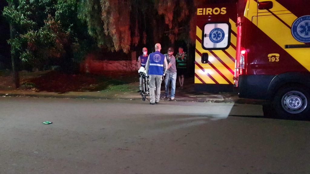 Socorristas e médico do Siate atendem mulher com grave ferimento no braço no Interlagos