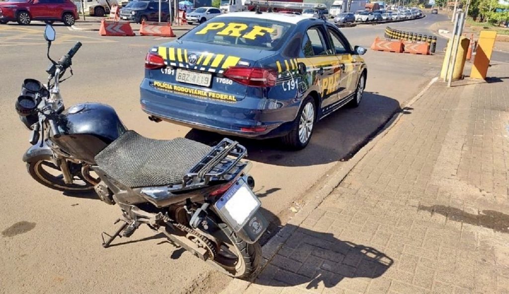 PRF recupera motocicleta logo após ter sido furtada em Foz do Iguaçu