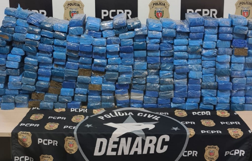 Denarc realiza apreensão de mais de 200 quilos de maconha; Drogas eram transportadas em veículo Passat