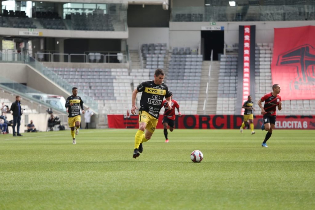FC Cascavel conquista empate contra o Athletico no jogo de ida das semifinais do Paranaense