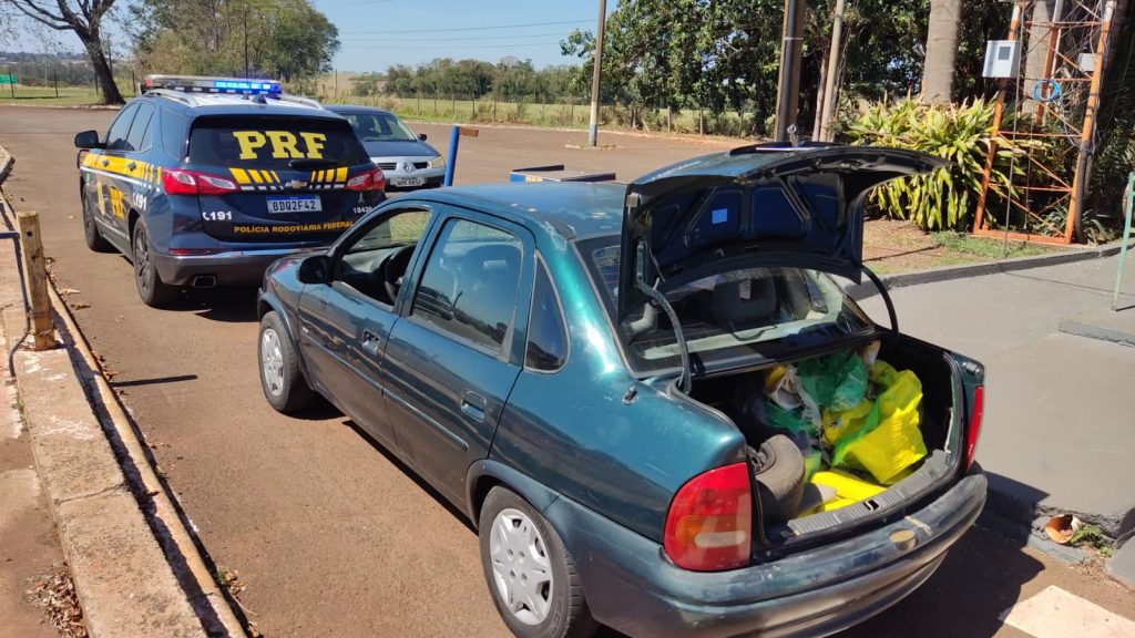 PRF apreende carro com 195 kg de maconha em Santa Terezinha de Itaipu