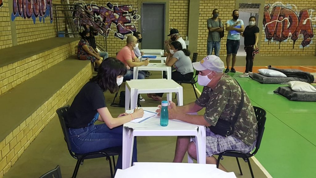 Assistência Social elabora currículo para moradores de rua, que esperam voltar ao mercado de trabalho