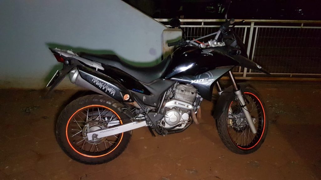 Motocicleta Honda XRE com registro de furto é localizada pela PM na Região do Lago