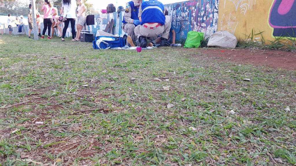 Adolescente fratura o punho ao cair de skate no Centro Esportivo Ciro Nardi