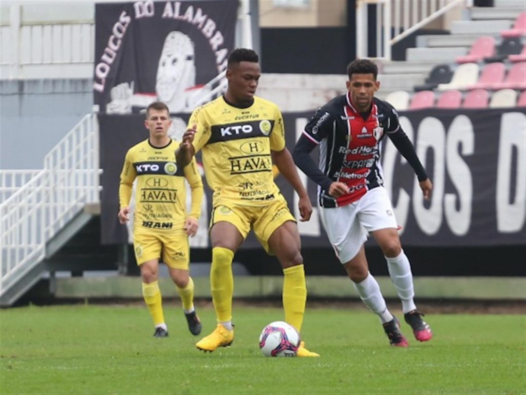 FC Cascavel perde em Joinville e avança na Série D como vice-líder