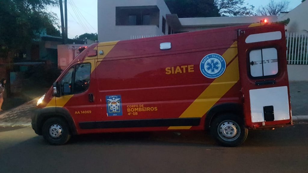 Mulher de 50 anos sofre suspeita de luxação em queda de mesmo nível na Rua Cruz Alta