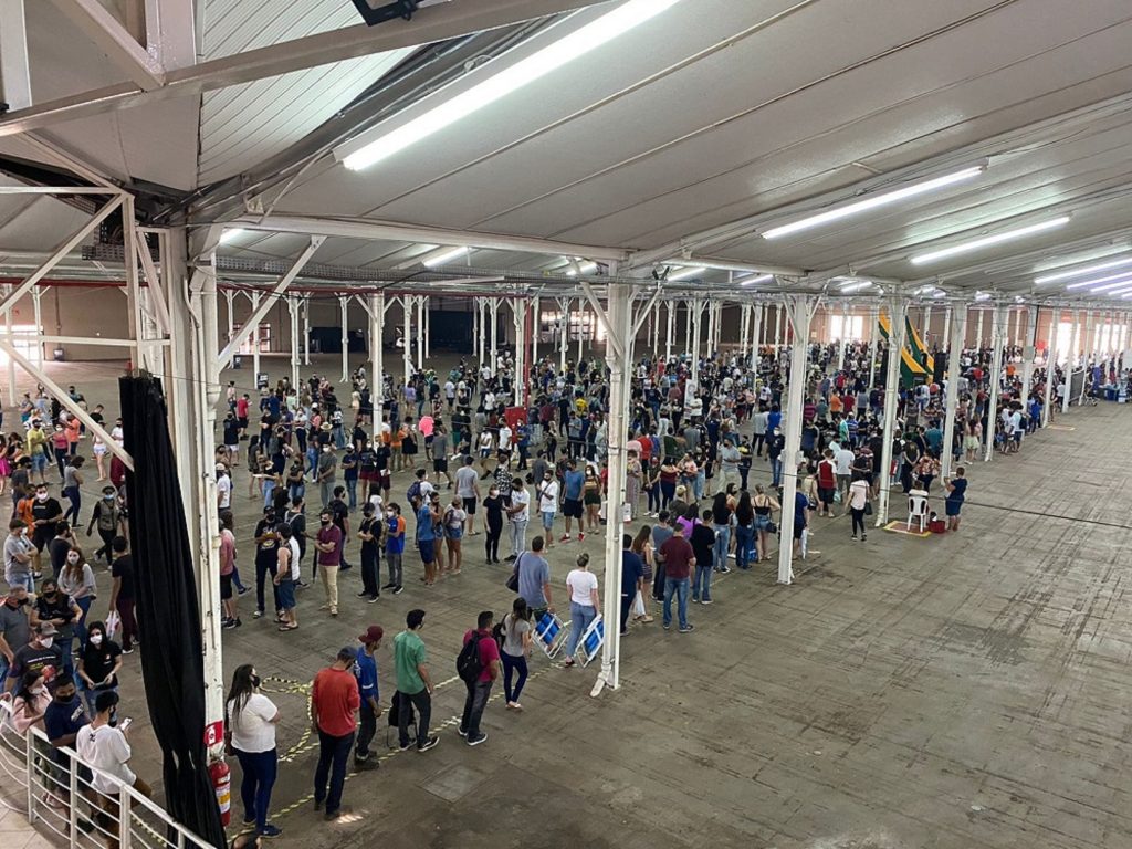 Virada da Independência: Galera jovem atende ao chamado e mais duas mil doses são aplicadas