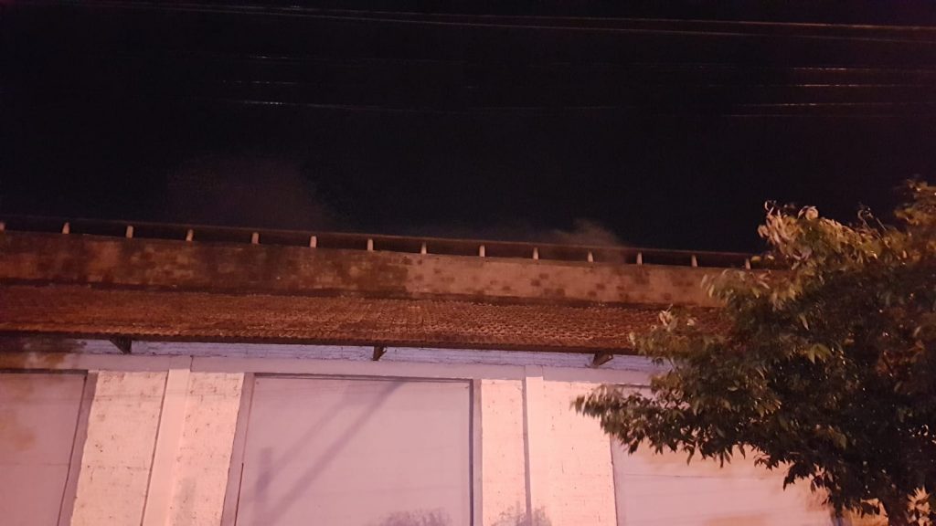 Populares confundem fumaça de churrasco com incêndio e acionam Corpo de Bombeiros no Nova Cidade Populares confundem fumaça de churrasco com incêndio e acionam Corpo de Bombeiros no Nova Cidade