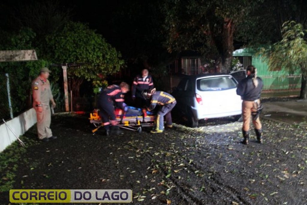 Condutor bate em portão de residência e dorme na espera pelo socorro, em Santa Helena