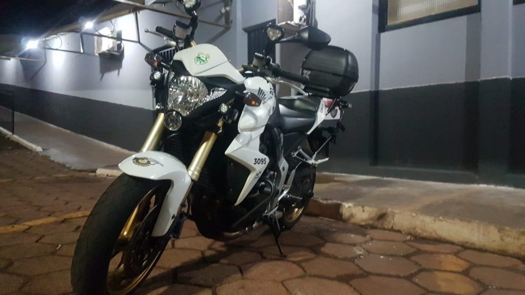 Homem é detido com mandado de prisão por tráfico de drogas Homem é detido com mandado de prisão por tráfico de drogas