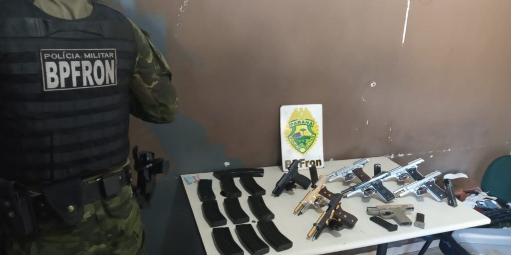 BPFron intercepta pistolas e carregadores que seria levados ao Rio de Janeiro BPFron intercepta pistolas e carregadores que seria levados ao Rio de Janeiro