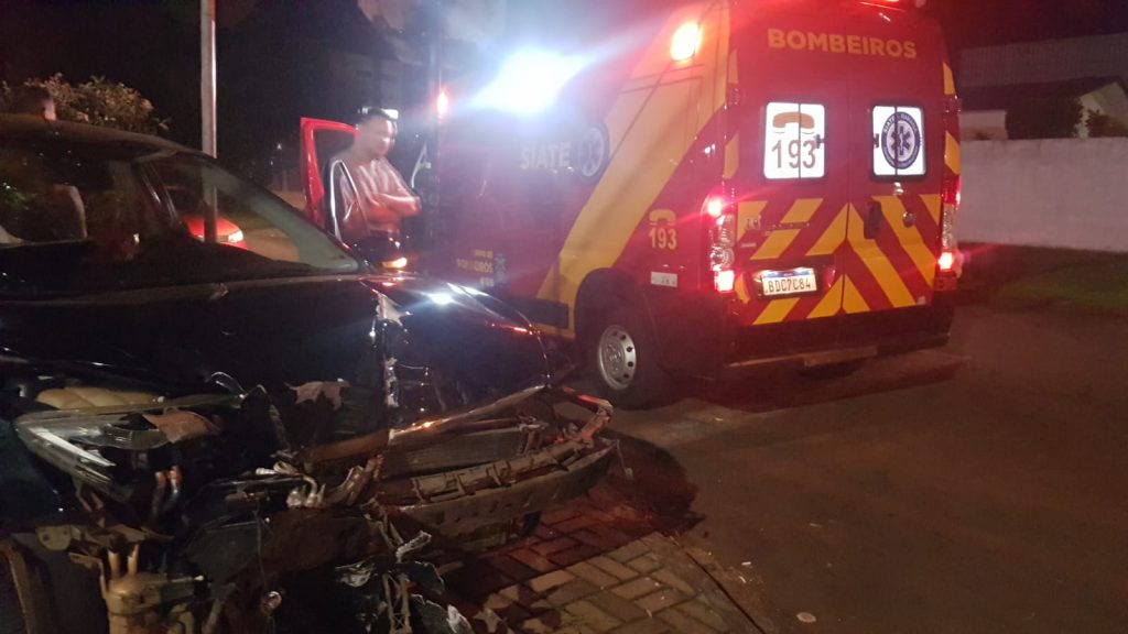 Homem de 50 anos fica ferido em colisão entre Focus e Polo na Rua Recife Homem de 50 anos fica ferido em colisão entre Focus e Polo na Rua Recife