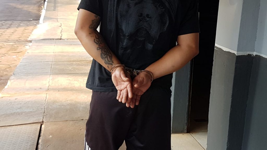 Procurado pela Justiça por porte ilegal de arma de fogo é preso pela PM no Loteamento Siena