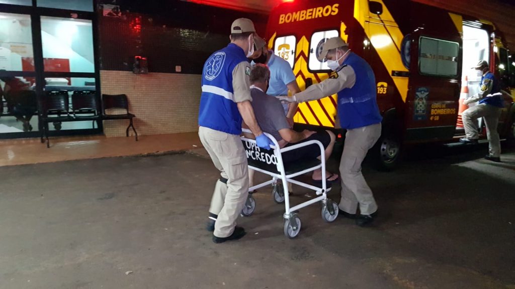 Idoso tem luxação no braço após sofrer queda no Bairro Santa Cruz