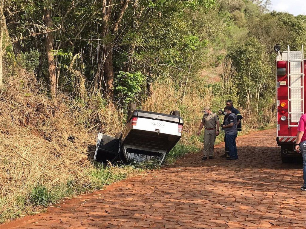 Capotamento é registrado no interior de Coronel Vivida