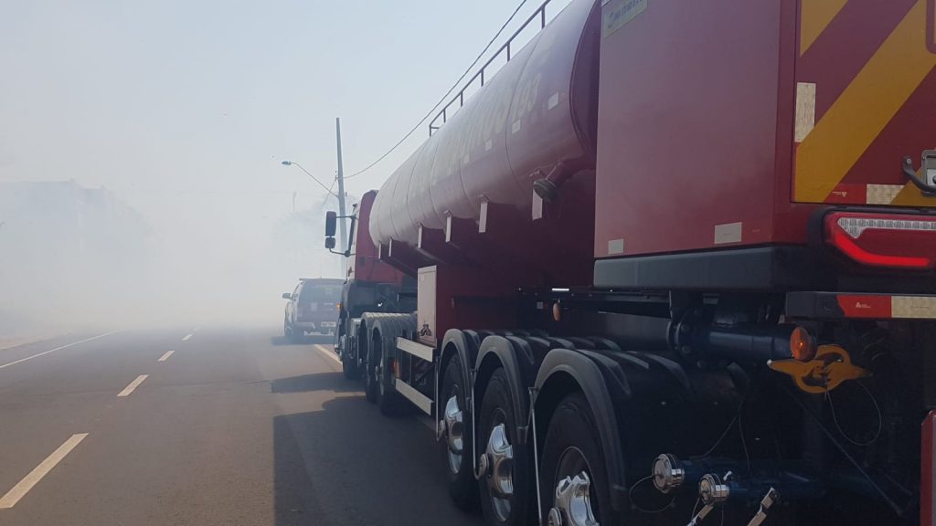 Incêndio em vegetação mobiliza caminhão-pipa e caminhão ABTR ao Pioneiros Catarinense