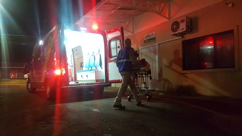 Vítima de ataque com arma branca é socorrida no Bairro Morumbi