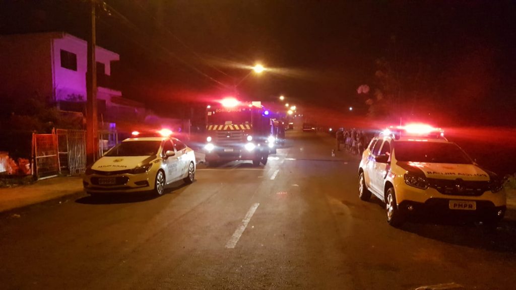 Homem em surto mobiliza Bombeiros e PM no Universitário Homem em surto mobiliza Bombeiros e PM no Universitário