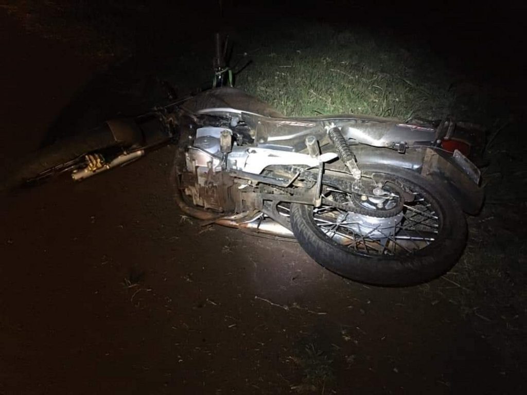 Motociclista sofre queda ao tentar desviar de árvore caída na pista e morre atropelado por caminhonete na BR-369