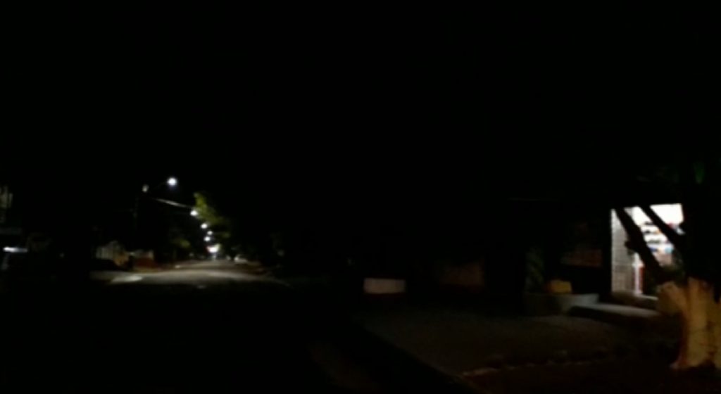 Moradores do Bairro Esmeralda reclamam de oscilação e falta de luz