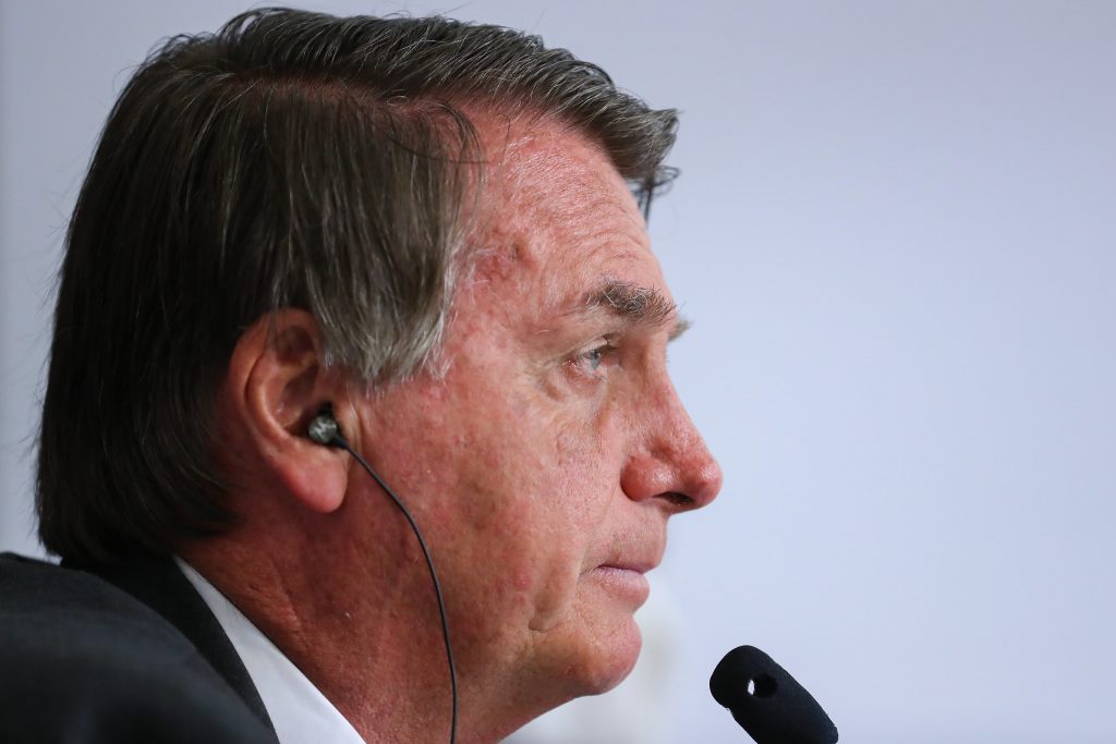 Anvisa recomenda quarentena ao presidente e comitiva brasileira