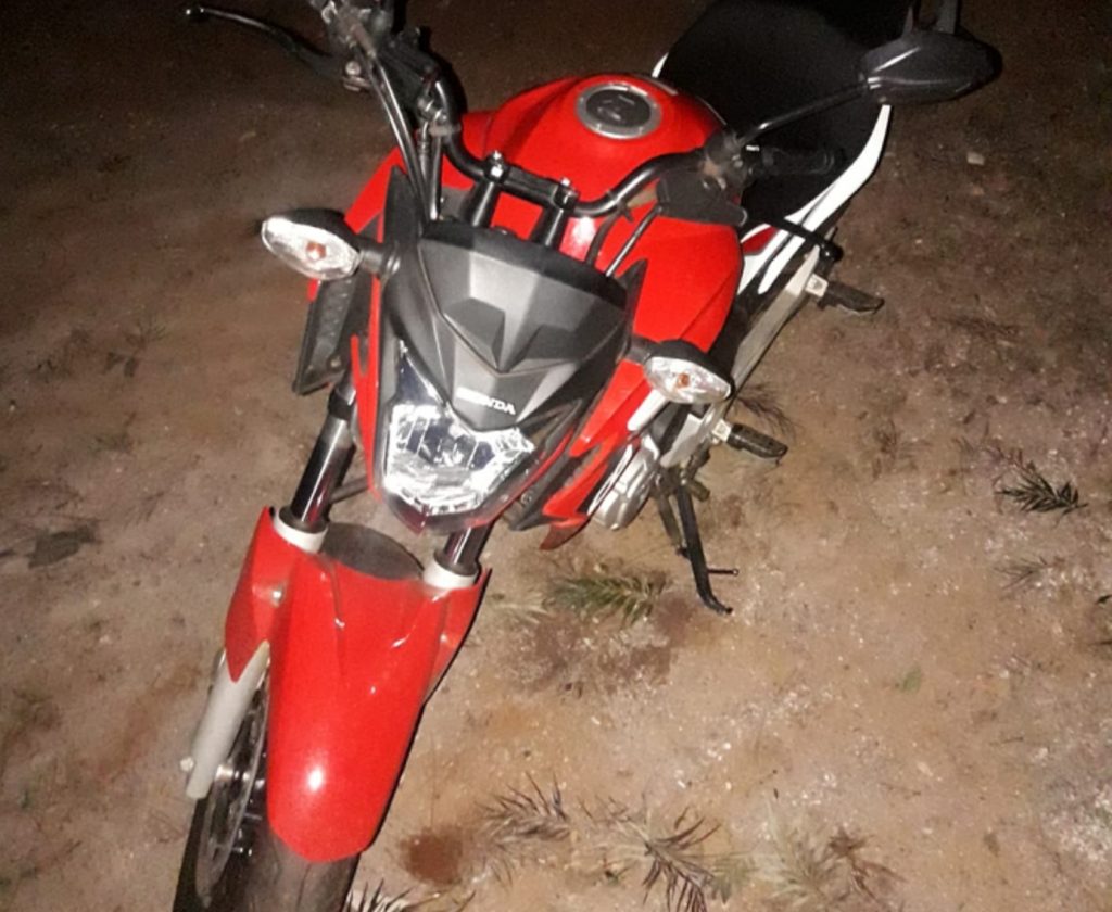 Motocicleta roubada no viaduto da Avenida Rocha Pombo é recuperada no Bairro Cataratas