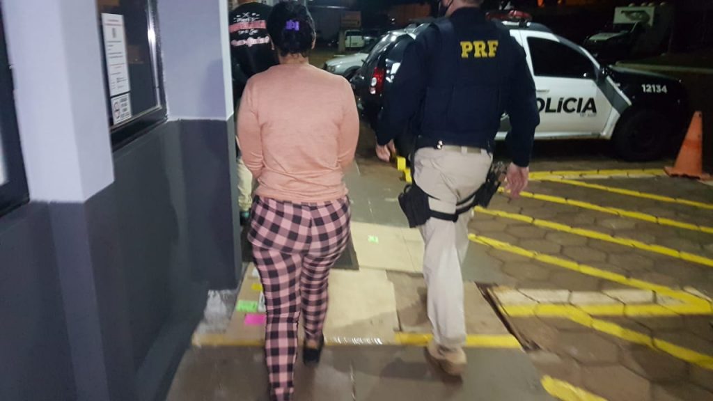 Casal é preso pela PRF com 91 kg de maconha na BR-277, em Cascavel