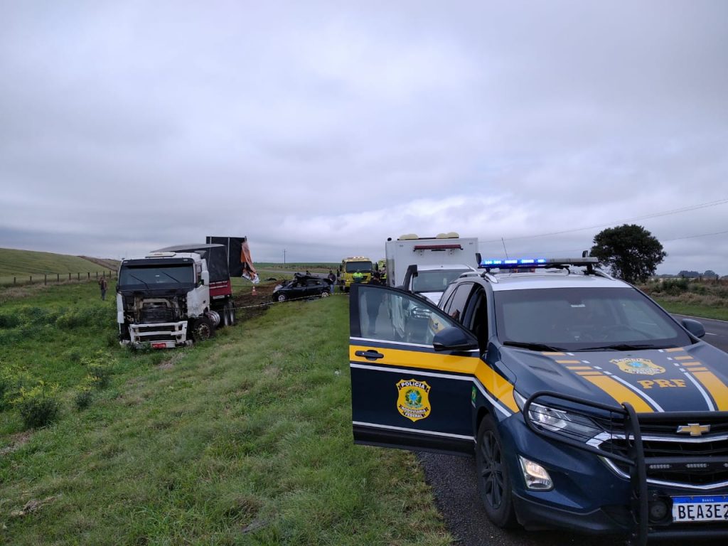 Grave acidente termina com duas pessoas mortas na BR-277 em Guarapuava
