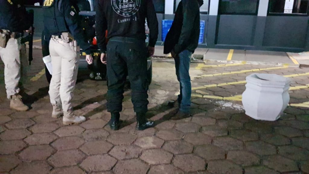 Motorista é flagrado no etilômetro e acaba preso pela PRF