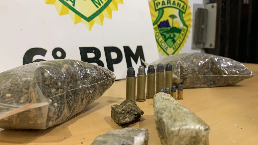 Ao atender caso de agressão, PM encontra maconha e munições; agressor teria jogado a namorada para fora do carro em movimento