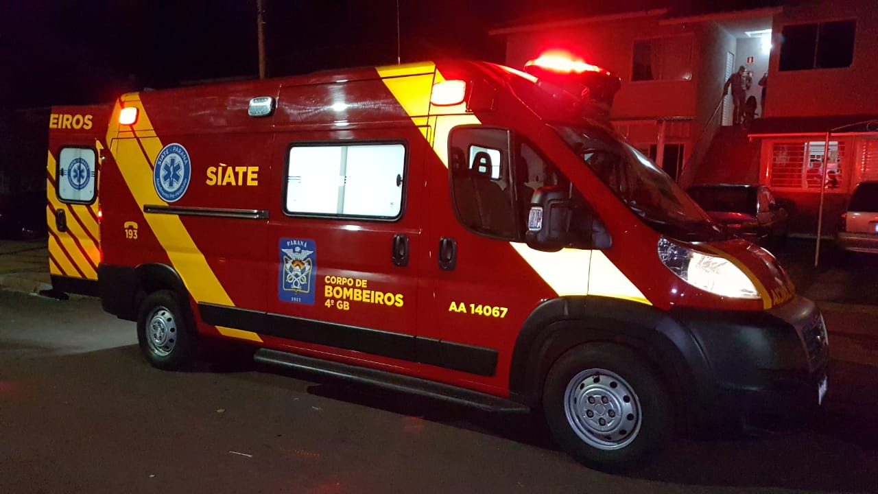 Vítima de queda mobiliza socorristas e caminhão ABTR do Corpo de Bombeiros em atendimento no Bairro Periolo Imagem referente a Vítima de queda mobiliza socorristas e caminhão ABTR do Corpo de Bombeiros em atendimento no Bairro Periolo