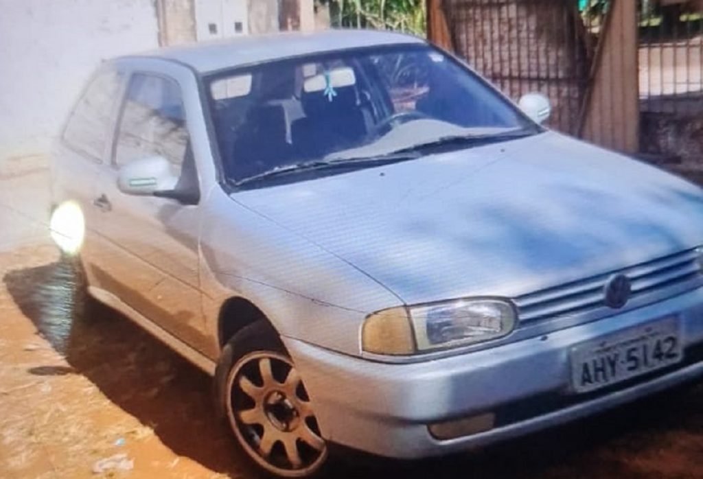 VW Gol, de cor prata, foi furtado em frente à residência no Jardim Padovani