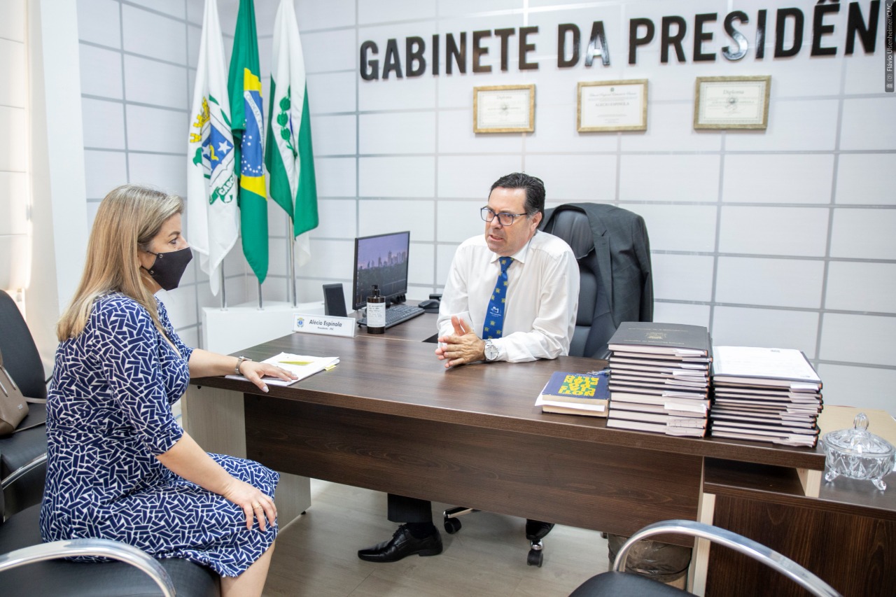 Secretária de Educação de Cascavel Marcia Baldini se reúne com o Presidente da Câmara, Alécio Espínola