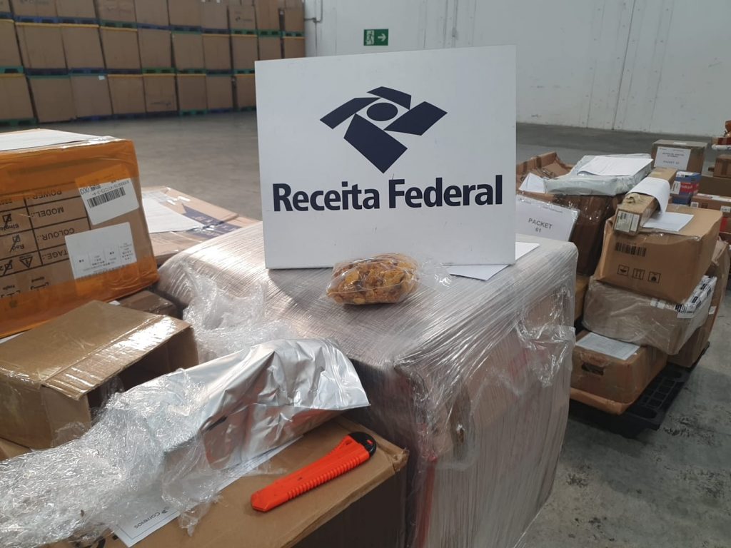 Novo entorpecente é localizado em remessa postal internacional por cães de faro da Receita Federal