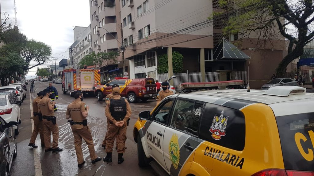 Dois cômodos de apartamento são tomados pelo fogo no Centro de Cascavel