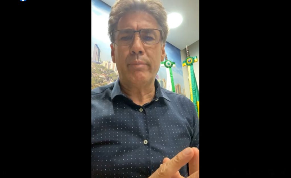 Paranhos demonstra indignação com cancelamentos de voos da Azul em Cascavel no final do ano