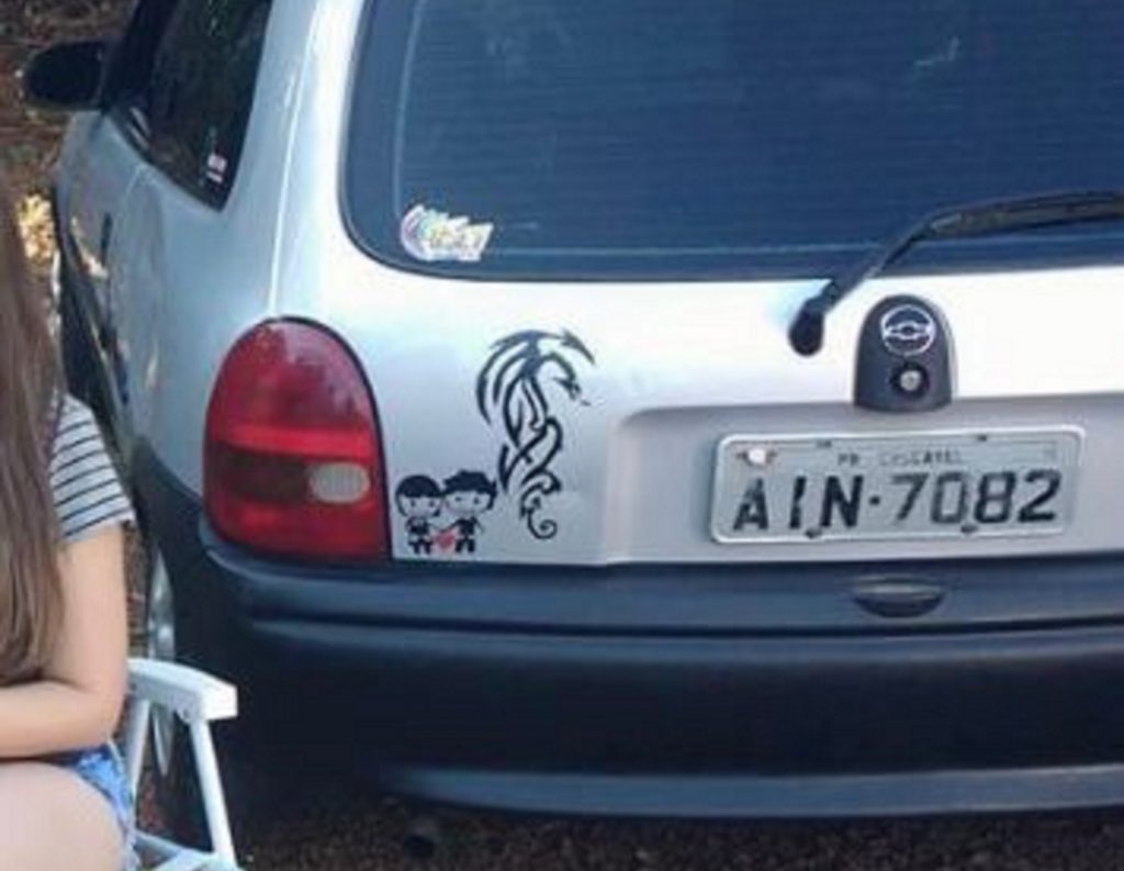 Ladrões arrombam casa no Guarujá e levam TV, botijão de gás, dinheiro e automóvel Corsa com placas AIN-7082