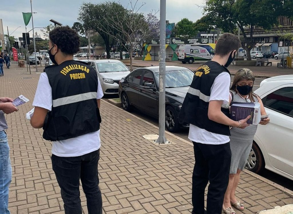 Ação orientativa do Procon lembra o Dia do Cliente em Cascavel