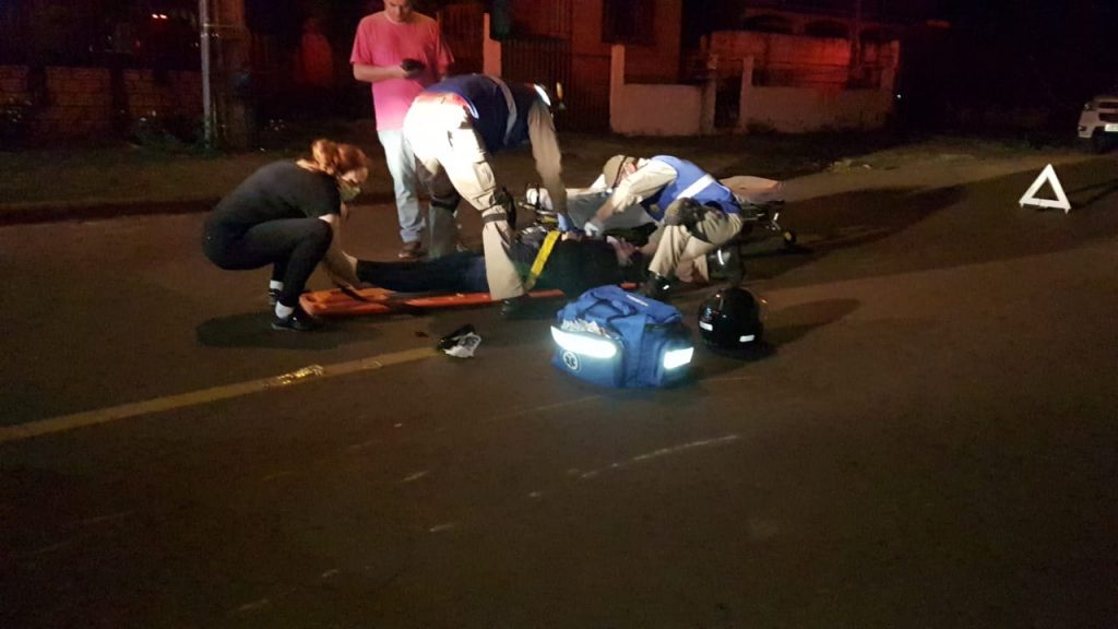 Honda Biz se envolve em acidente com Hyundai i30 no Bairro São Cristóvão; Mulher ficou ferida