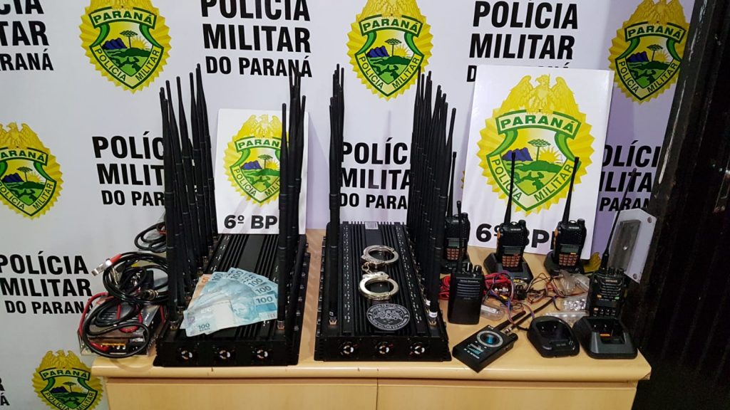 PM realiza apreensão de radiocomunicadores, caminhonete e dinheiro no Bairro Cancelli PM realiza apreensão de radiocomunicadores, caminhonete e dinheiro no Bairro Cancelli