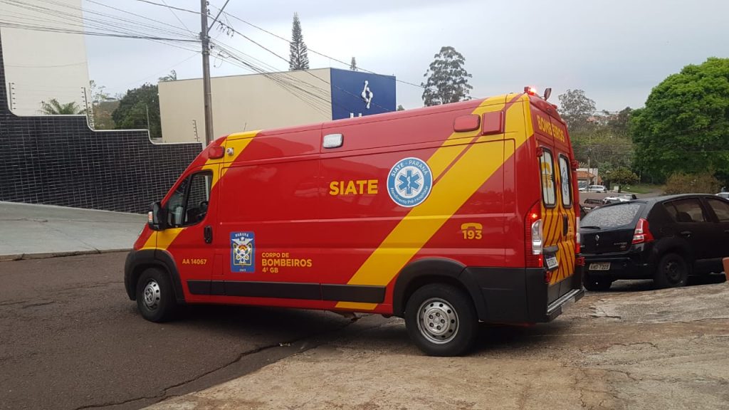 Mulher é socorrida pelo Siate após cair dentro de empresa no Bairro São Cristóvão Mulher é socorrida pelo Siate após cair dentro de empresa no Bairro São Cristóvão