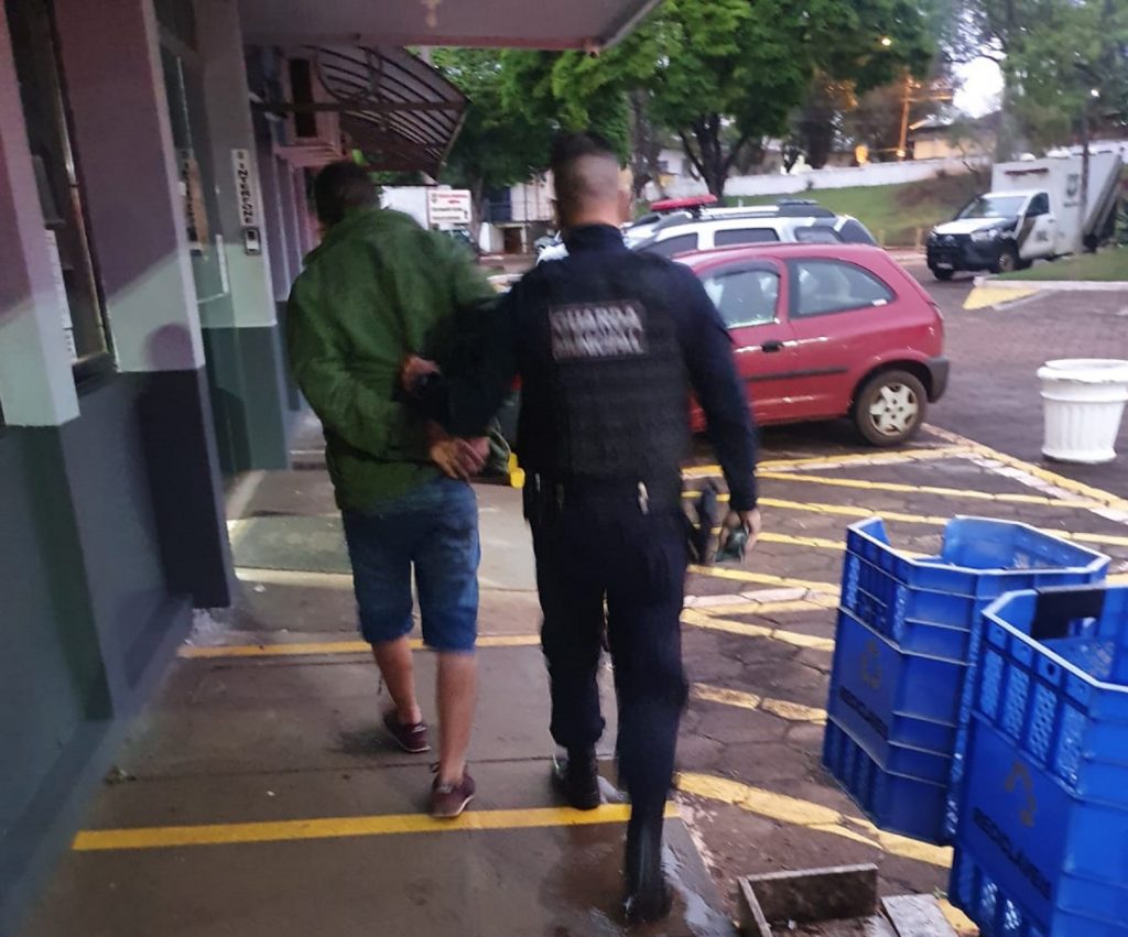 Com mandado de prisão em aberto, homem é detido pela GM e encaminhado à 15ª SDP Com mandado de prisão em aberto, homem é detido pela GM e encaminhado à 15ª SDP
