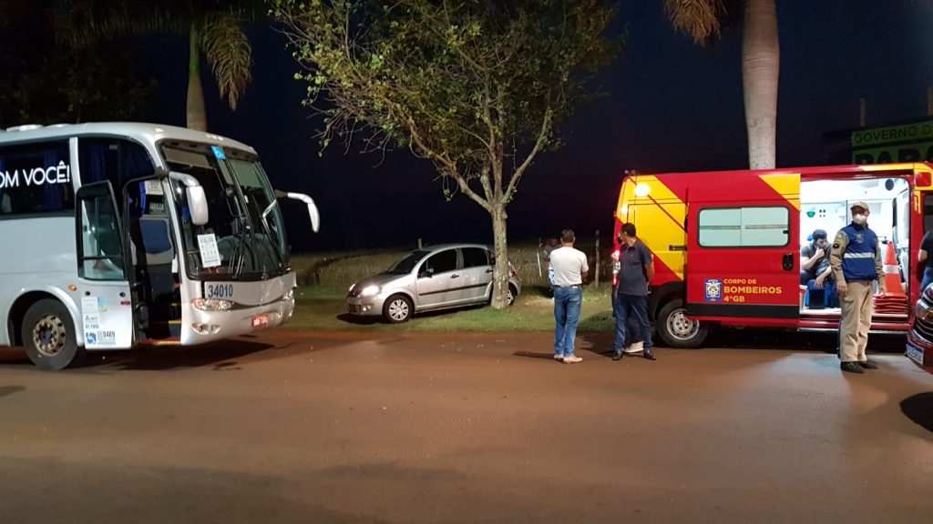 Carro e ônibus se envolvem em acidente de trânsito na Avenida Tito Muffato Carro e ônibus se envolvem em acidente de trânsito na Avenida Tito Muffato