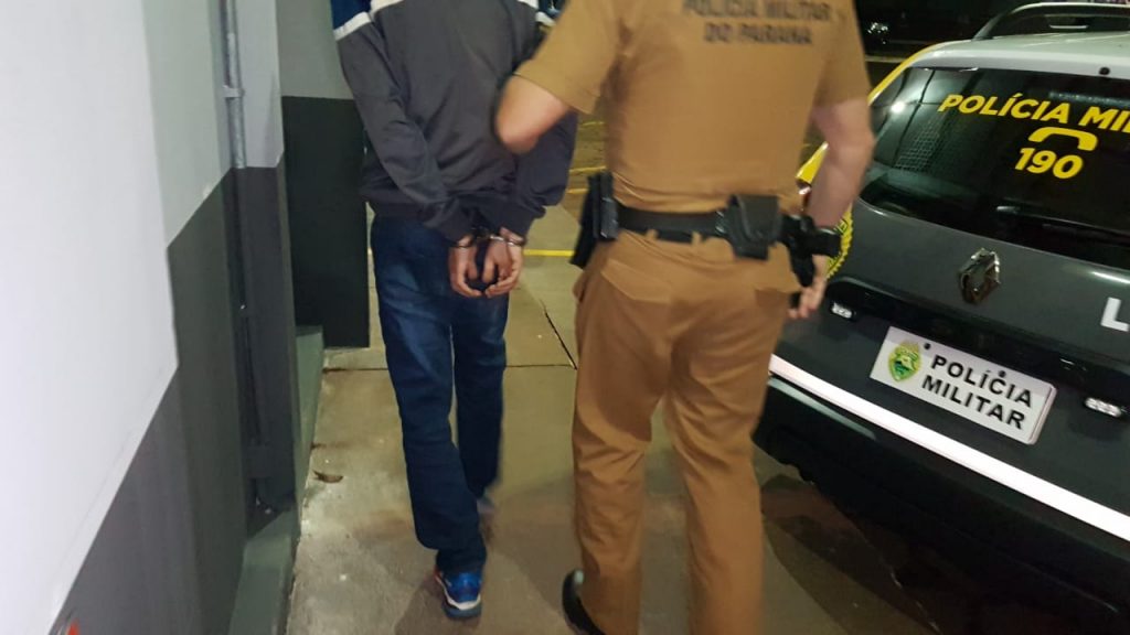 Homem descumpre medida protetiva e é detido pela Polícia Militar Homem descumpre medida protetiva e é detido pela Polícia Militar