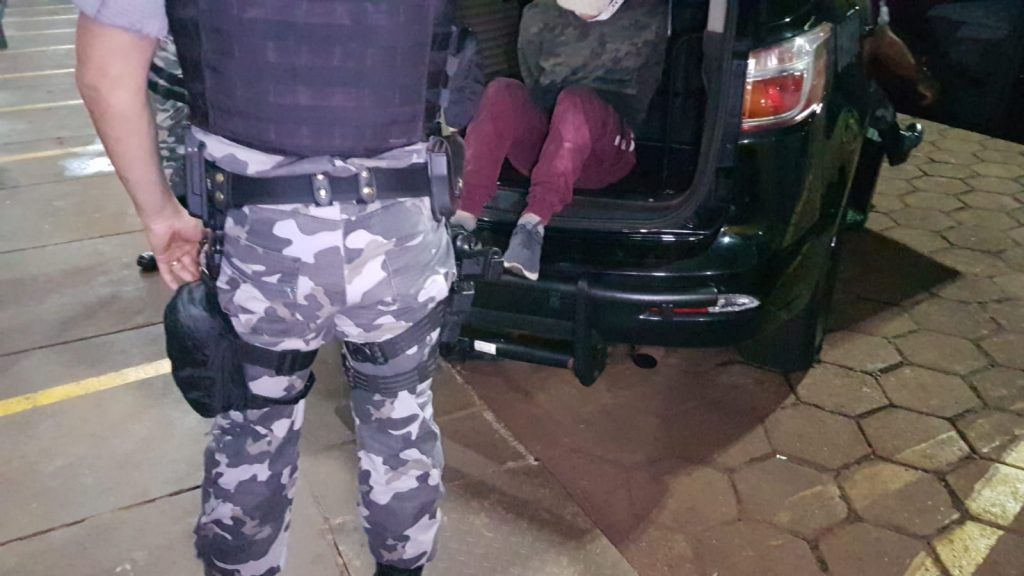 Homem é preso pelo Choque ao ser flagrado transportando maconha dentro da mala Homem é preso pelo Choque ao ser flagrado transportando maconha dentro da mala